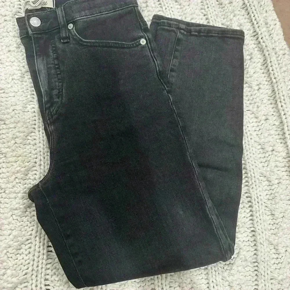 Madewell pants in black.